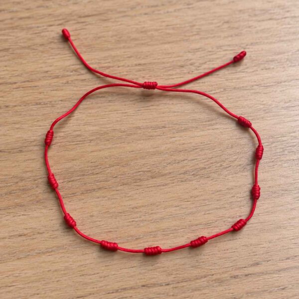 Manilla Hilo Rojo con Nudos 1