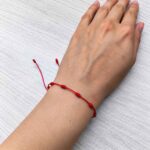 Manilla Hilo Rojo con Nudos 2